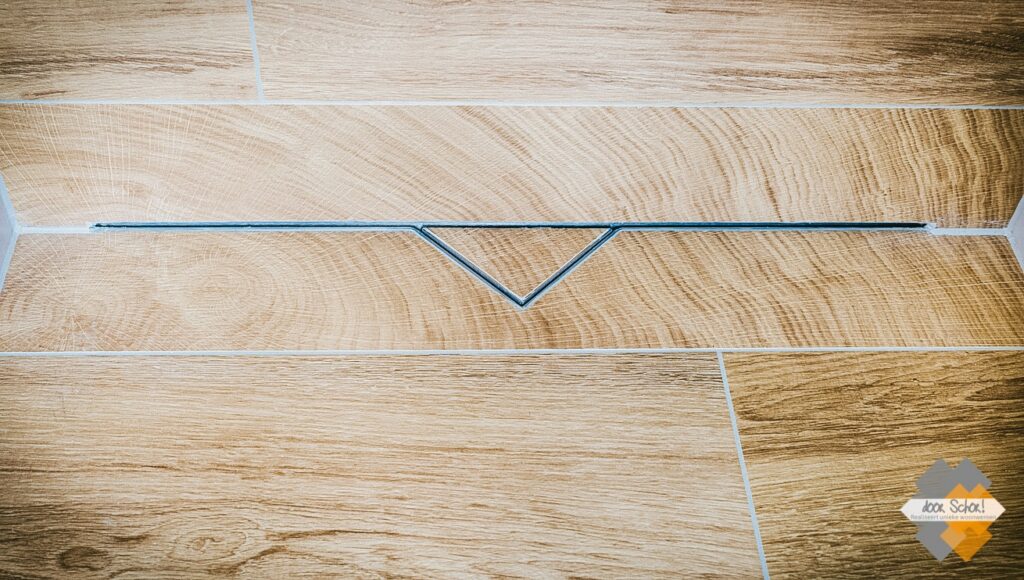Eiken houtlook tegels met een fraai verwerkte rvs waterafvoer drain