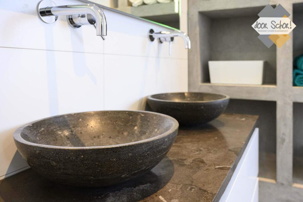 Dubbele wasbak met chrome kranen