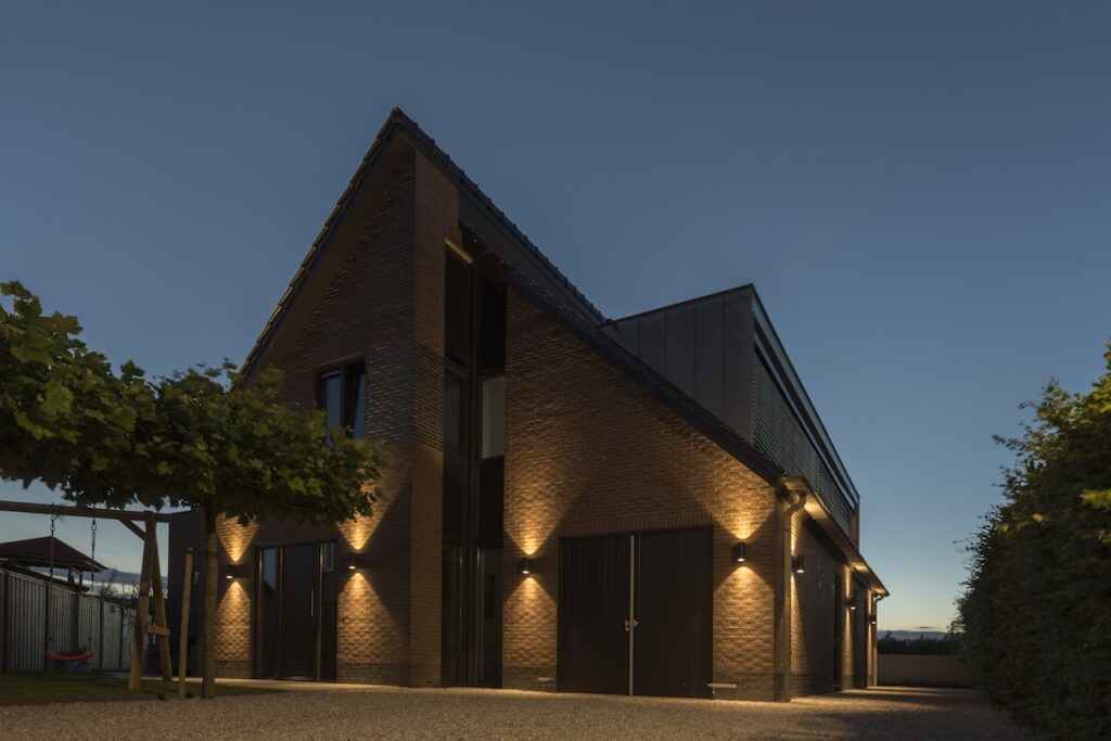 Stijlvol uitgelichte woning — beeld 1