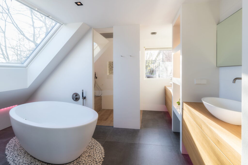 Fraai gerenoveerde badkamer in Ede